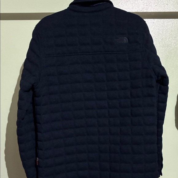 The North Face Men's Navy blue Puffer Jacket like new 🆕 - Picture 4 of 4